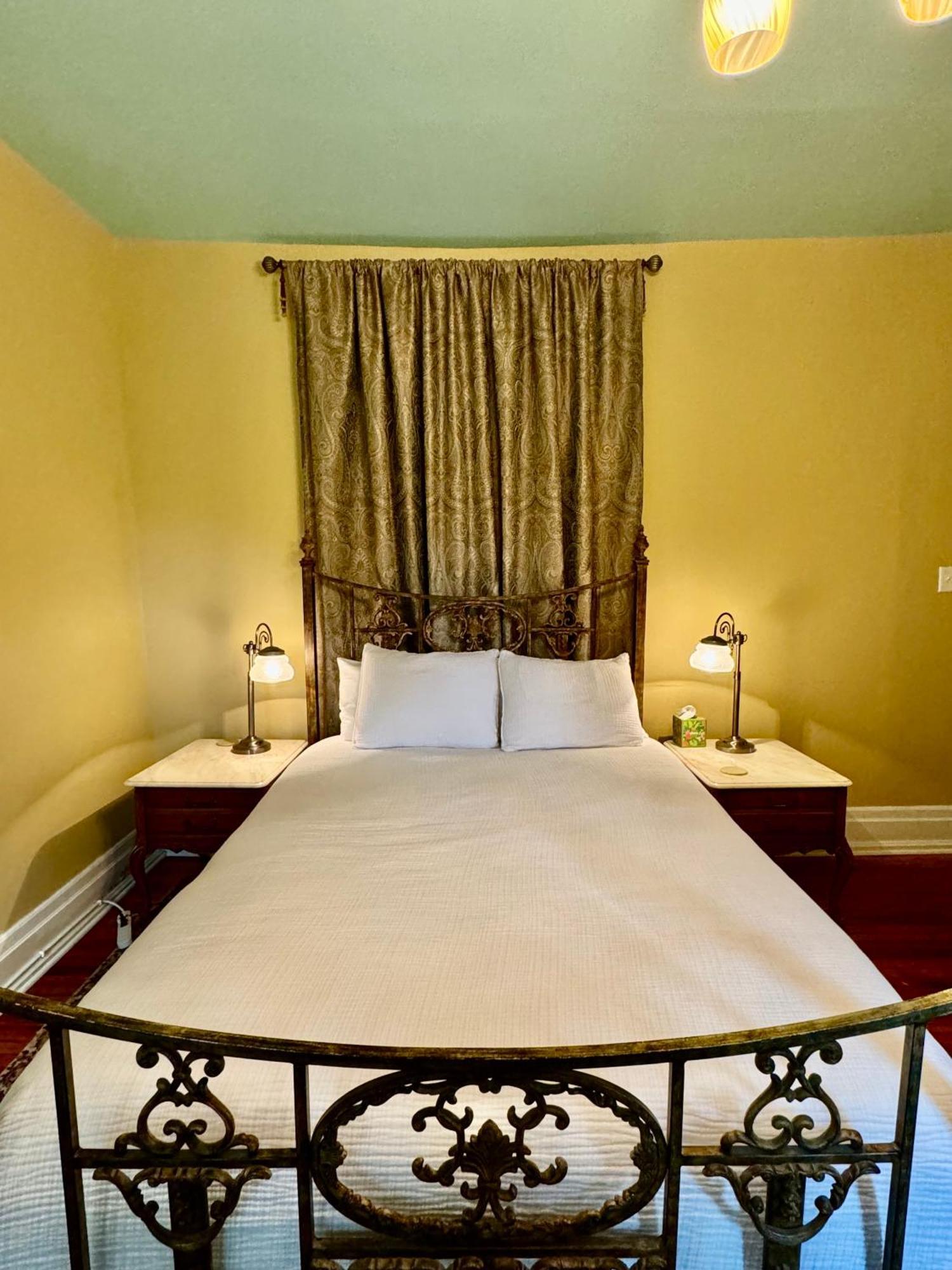The Edwards Waterhouse Inn Fredonia Buitenkant foto