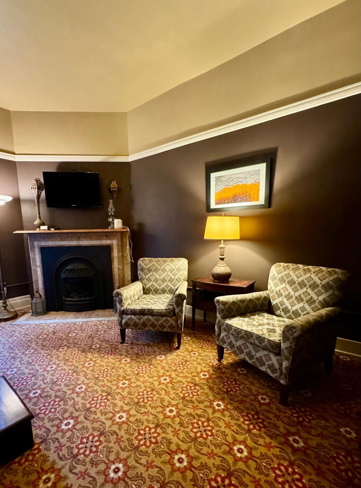The Edwards Waterhouse Inn Fredonia Buitenkant foto