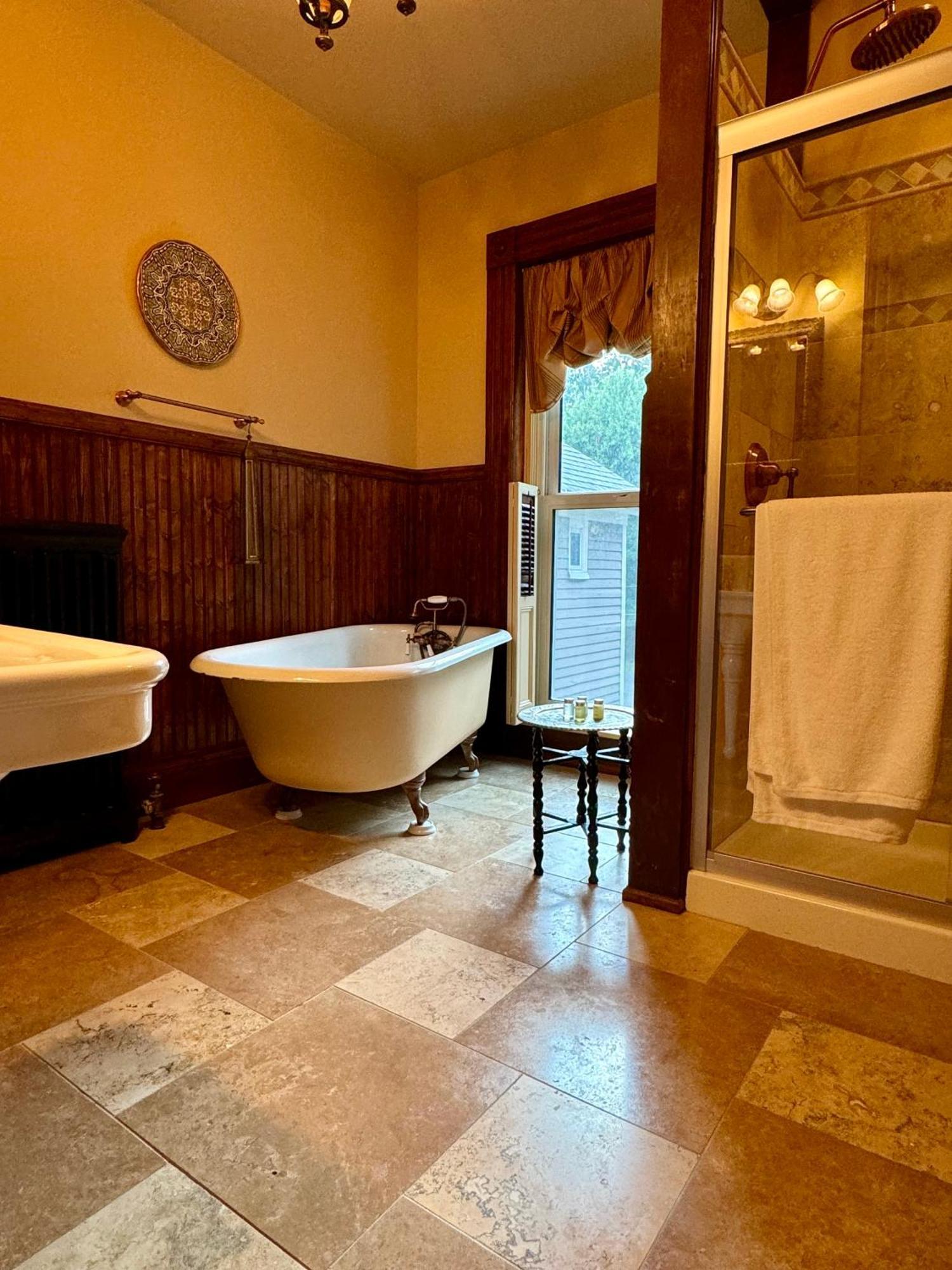 The Edwards Waterhouse Inn Fredonia Buitenkant foto
