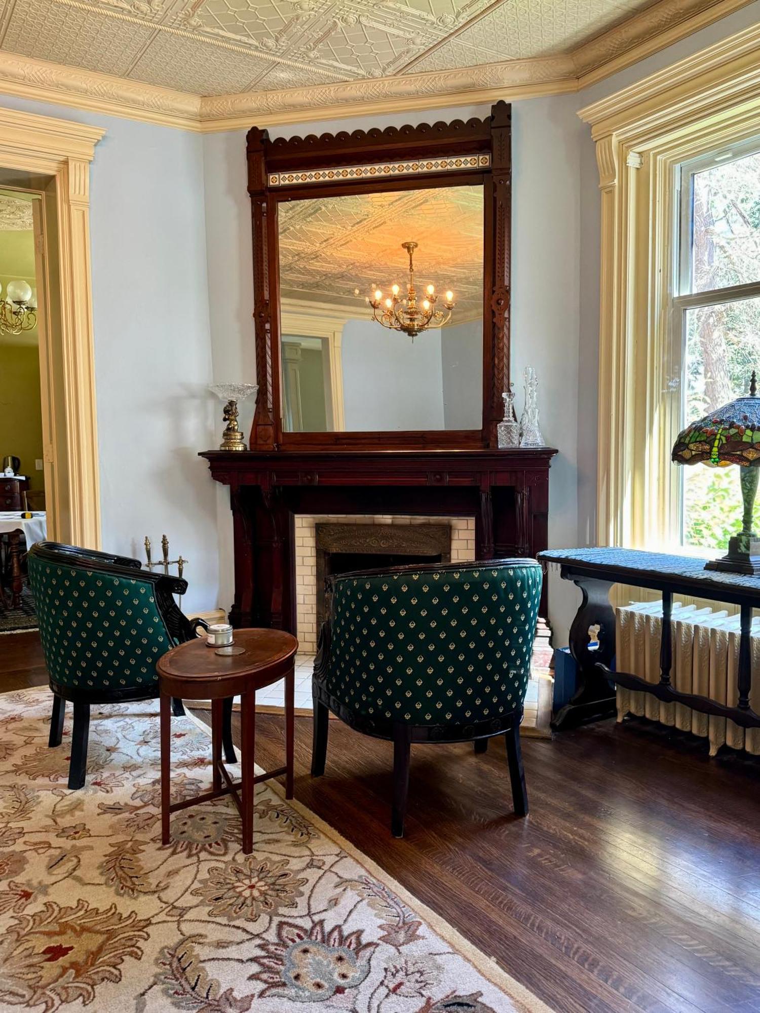 The Edwards Waterhouse Inn Fredonia Buitenkant foto