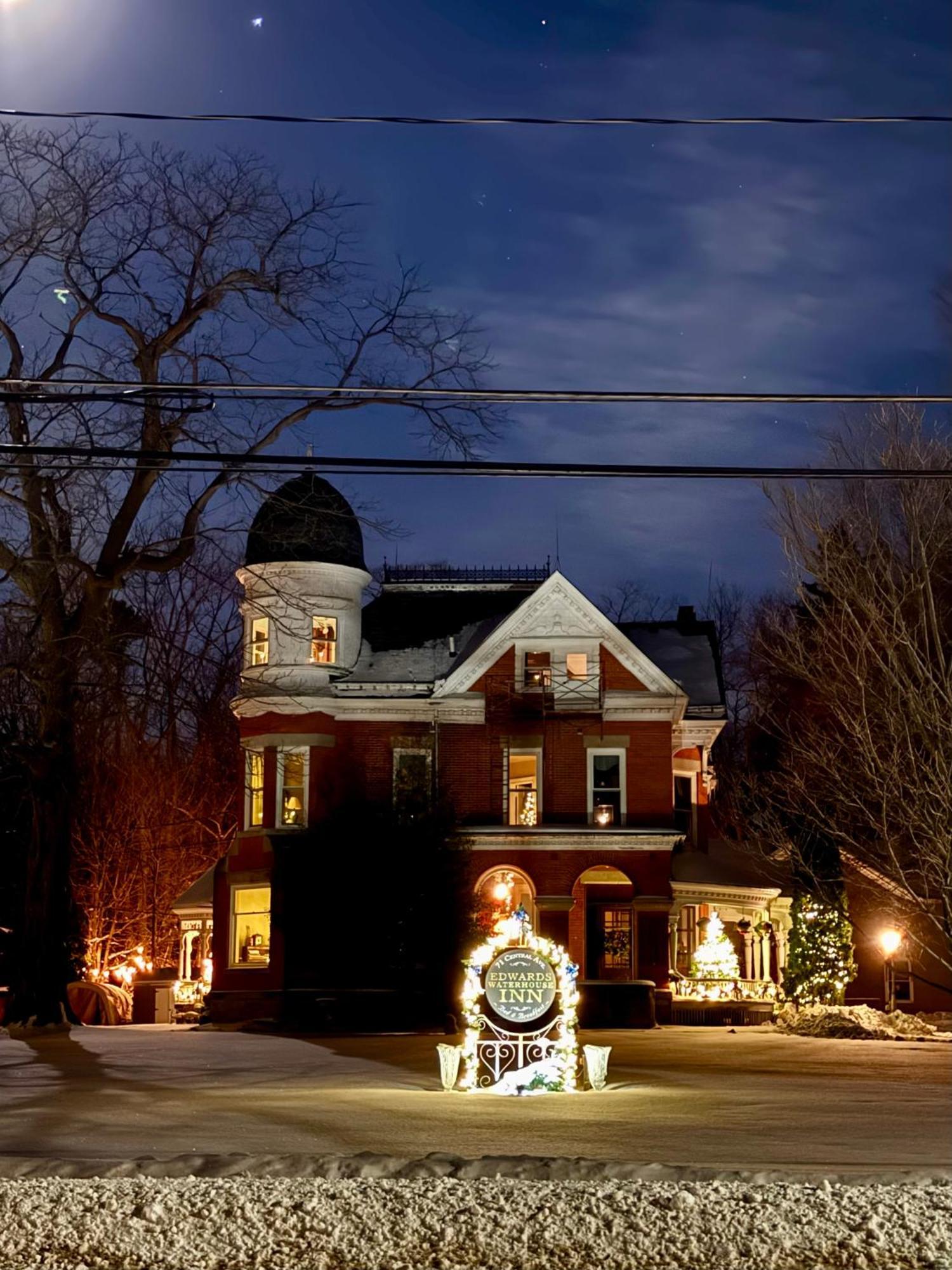 The Edwards Waterhouse Inn Fredonia Buitenkant foto