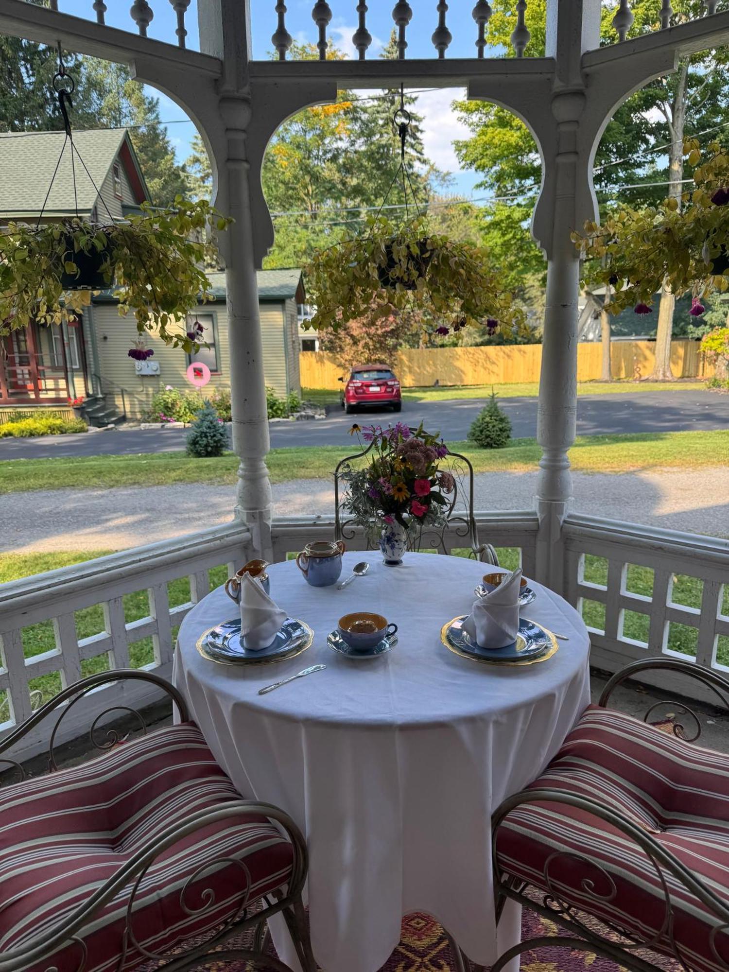 The Edwards Waterhouse Inn Fredonia Buitenkant foto