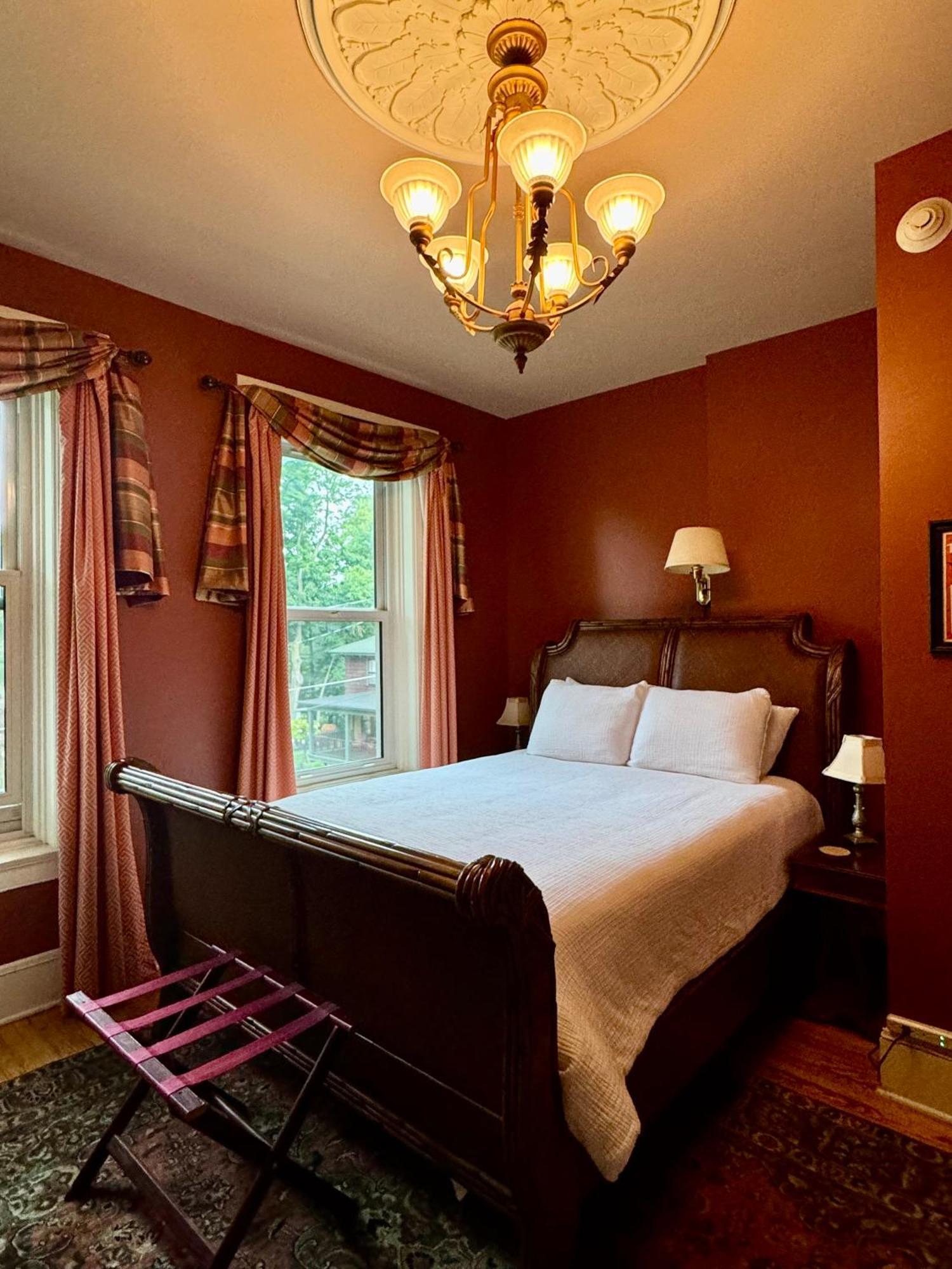 The Edwards Waterhouse Inn Fredonia Buitenkant foto